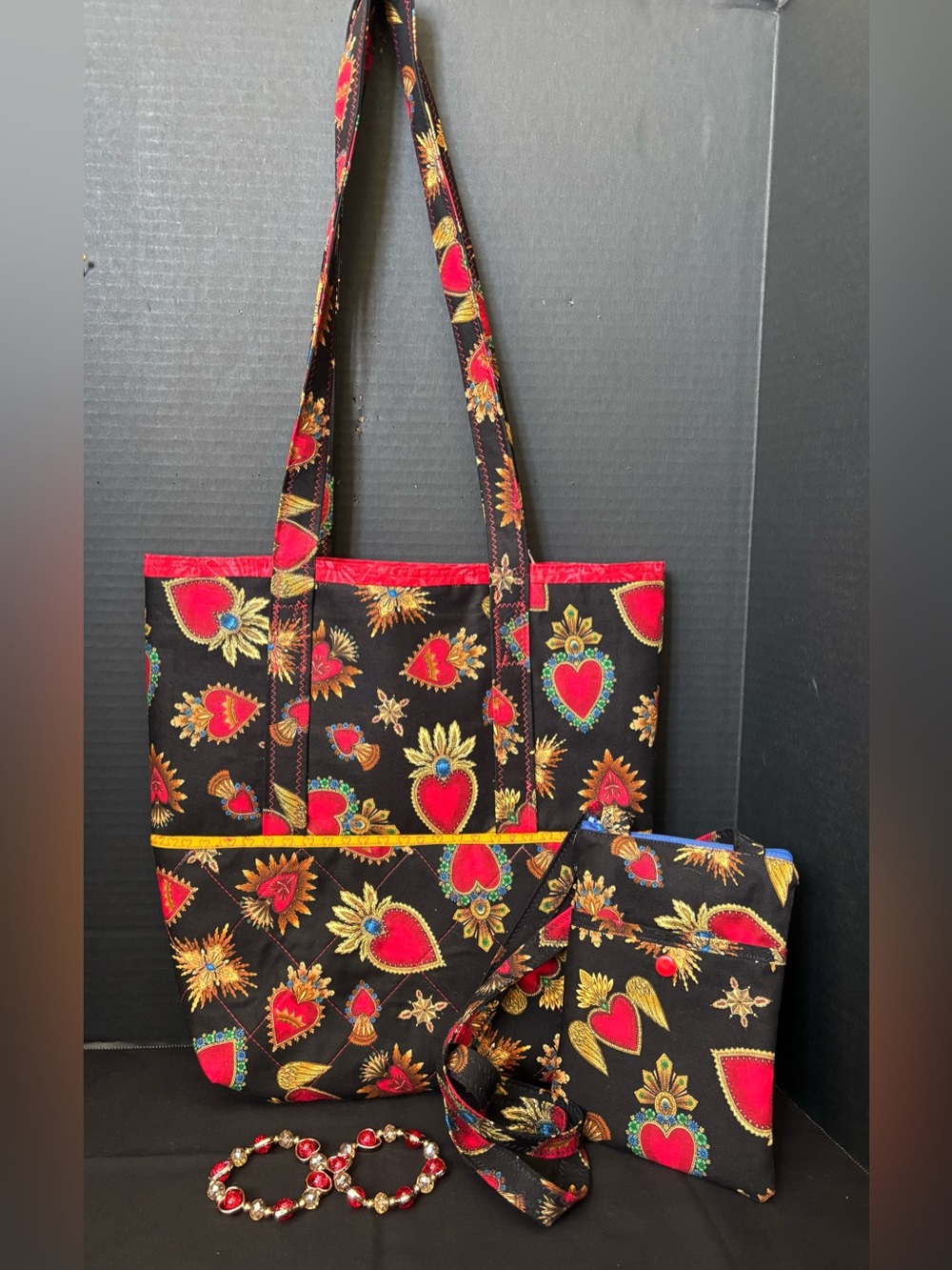 SCARED QUEEN OF HEARTS QUILTED TOTE BAGS & CROSSBODY PHONE POUCH W/BRACELETS